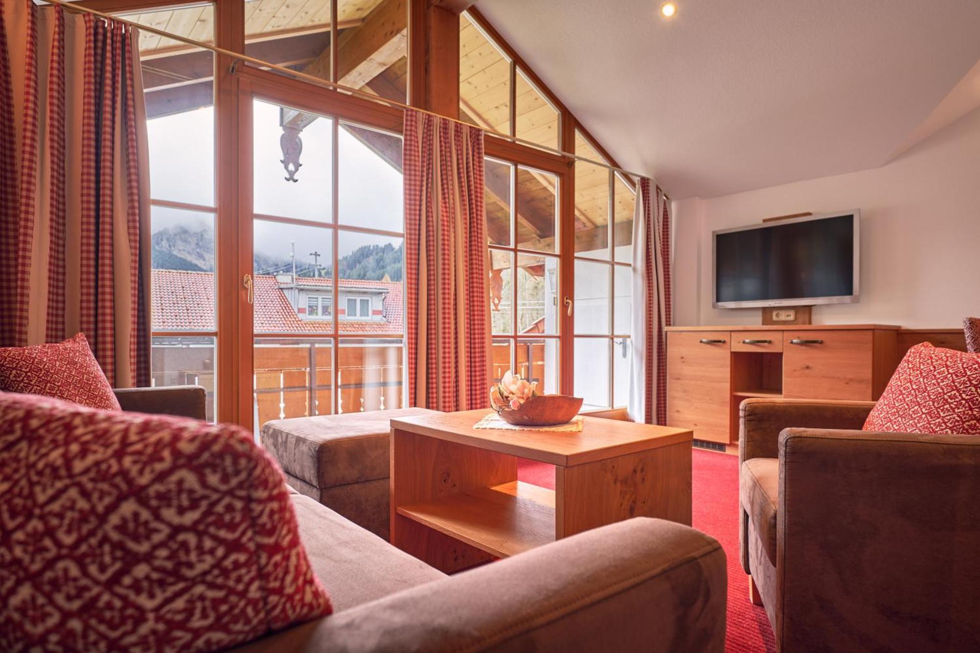 Landhotel Berghof Bad Hindelang Exterior photo