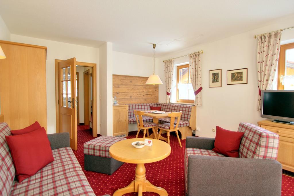 Landhotel Berghof Bad Hindelang Room photo